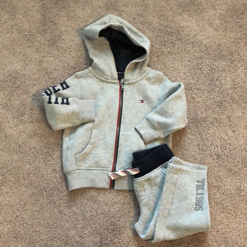 2T Tommy Hilfiger jogging suit.